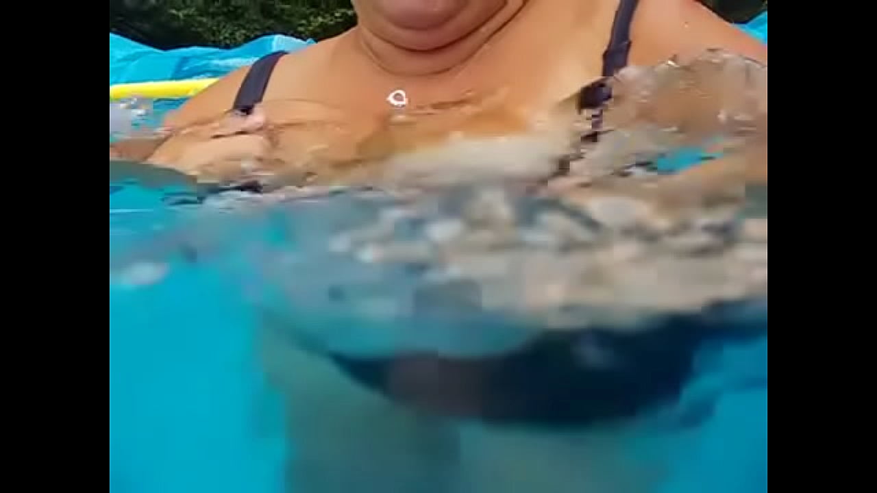 BBW double-Ds under water