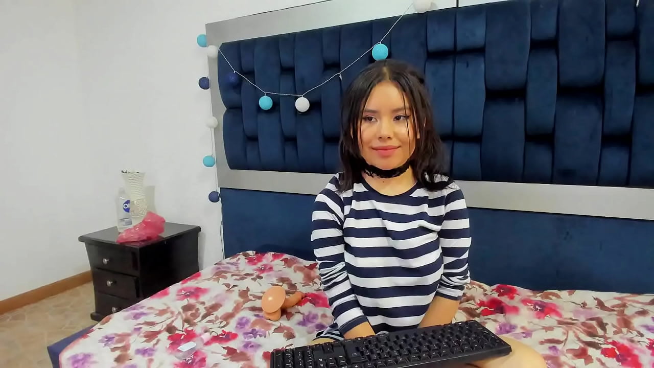 Hermosa chica principiante seduciendo la camara alice love00 Chaturbate