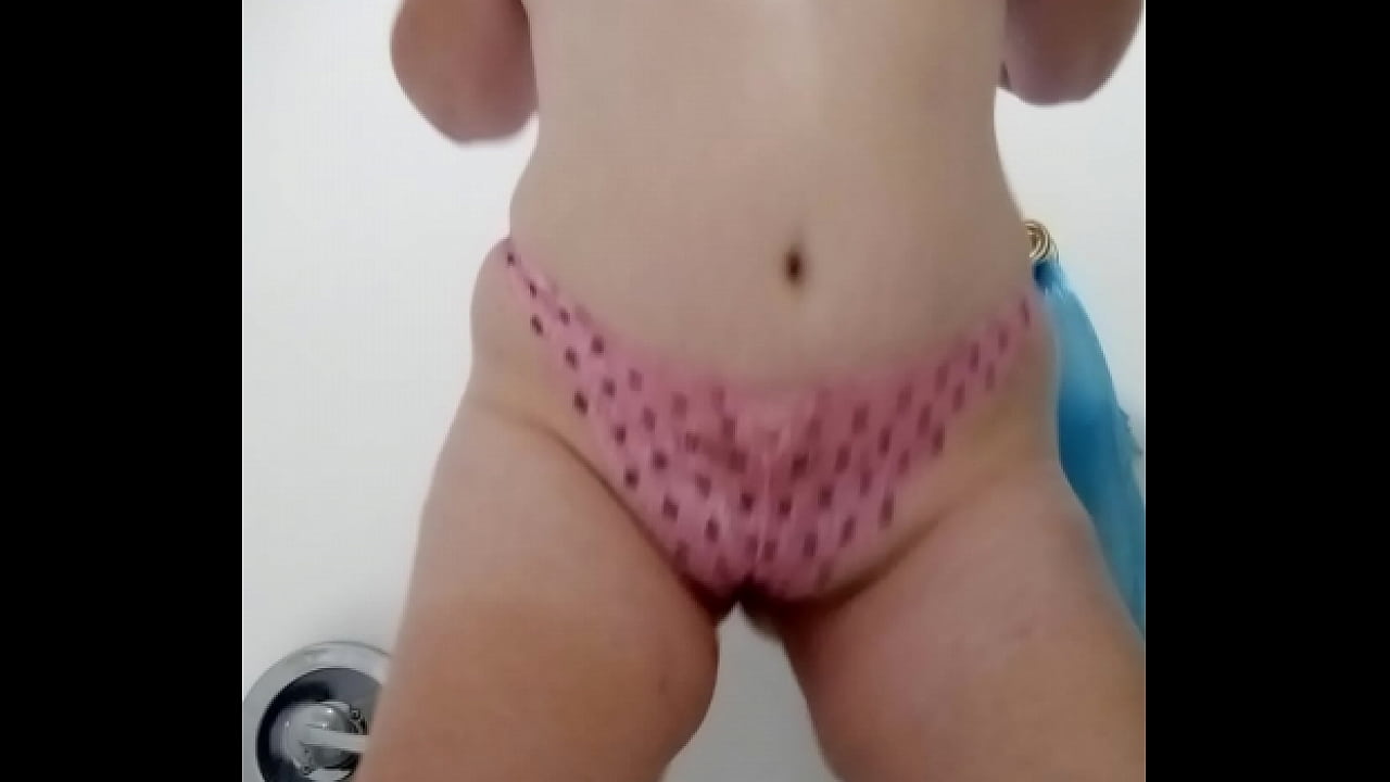 Big ass shaking and big fat pussy ready