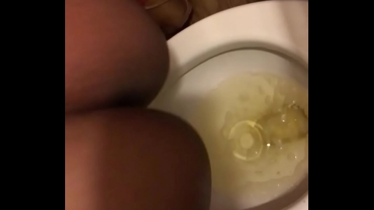 Ebony pisses in toilet