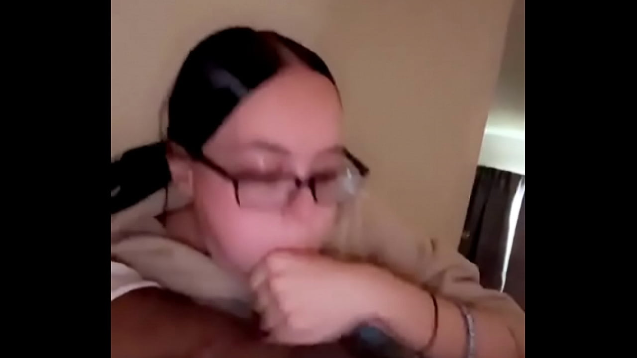 nerd girl sucking bbc