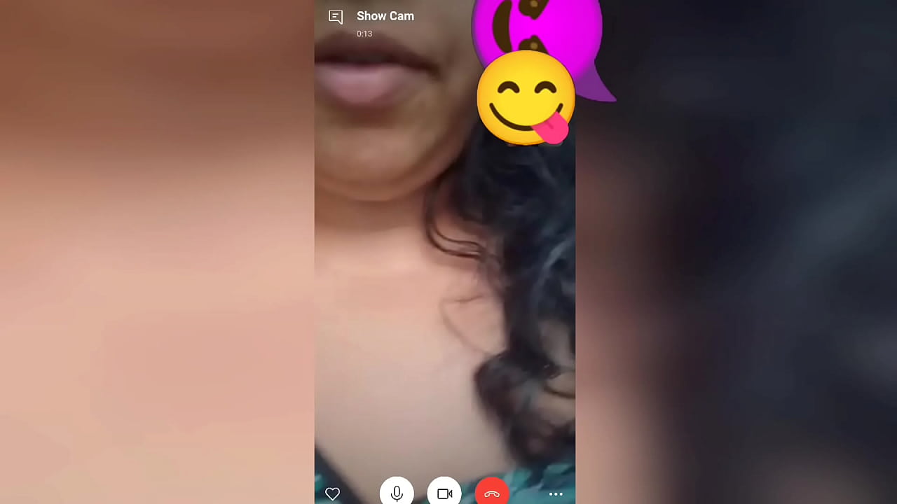 Morena gostosa mãe do meu amigo chamada de vídeo