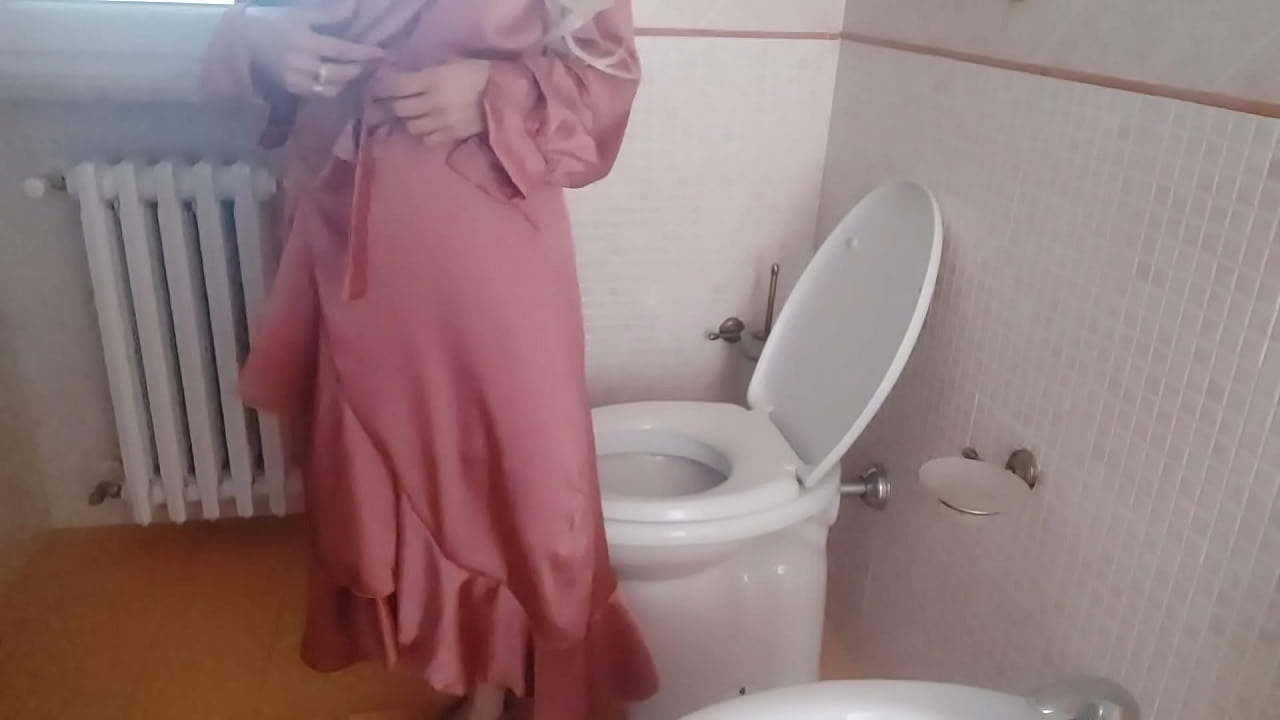 the warm pee of my stepmother dressed in elegant silk during a party