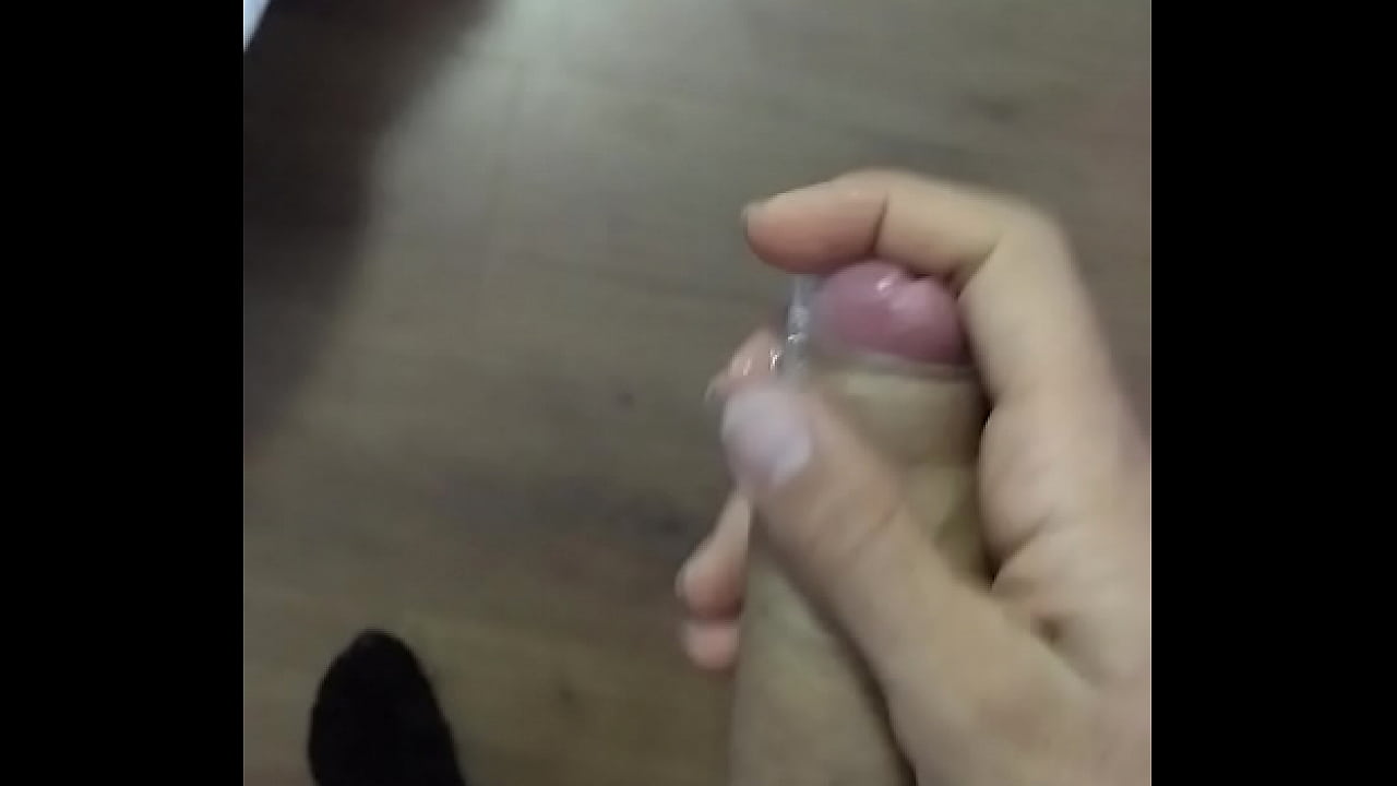 Polla muy grande expulsa todo el semen en POV