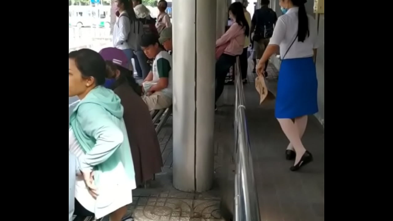 Public jerking at bus station 23/9 park in Ho Chi Minh city - suc cac soc lo cong cong