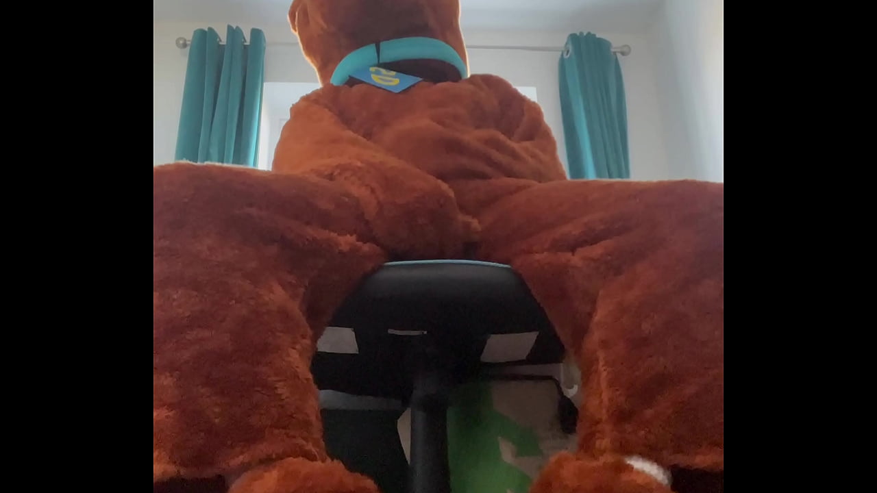 Scooby doo fursuitter enjoys alone time after a hard day