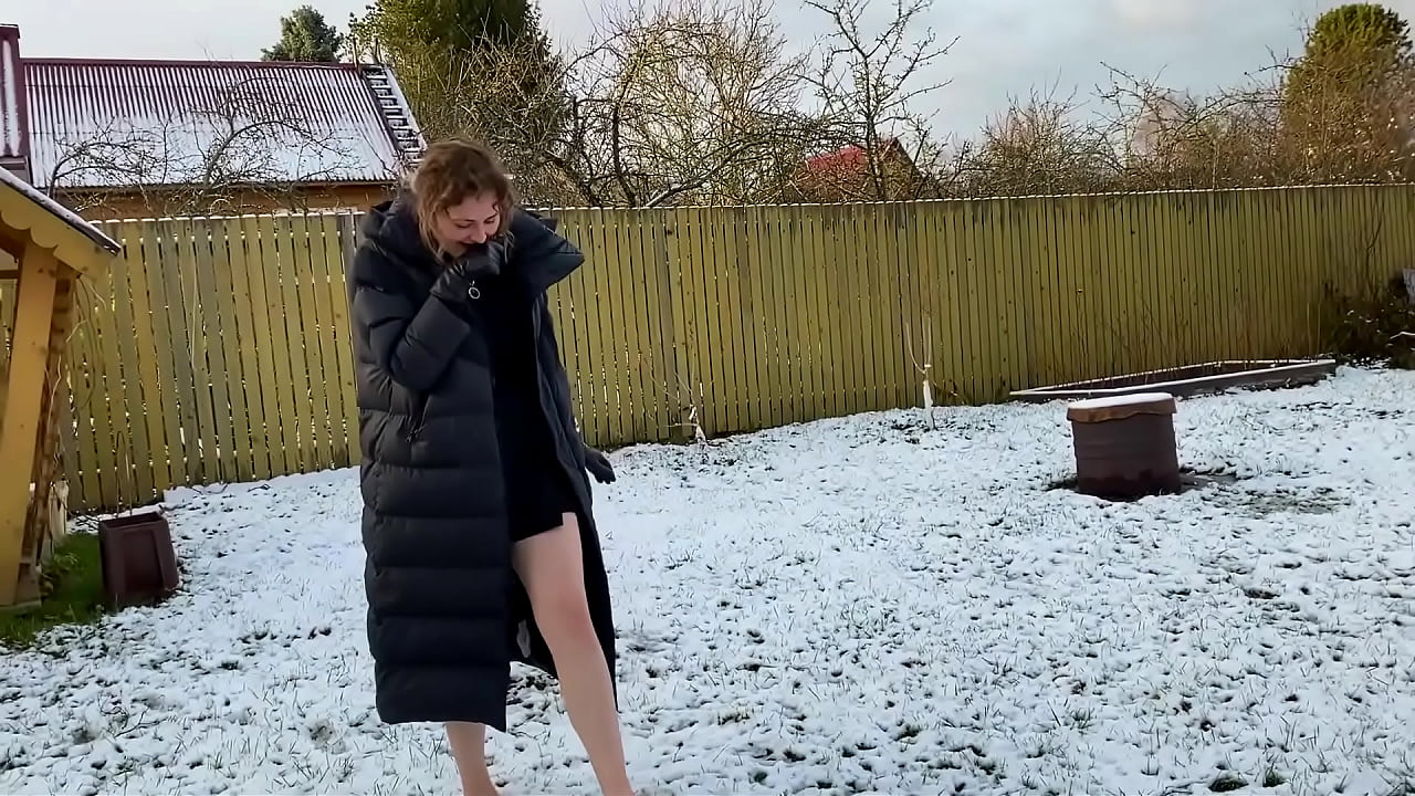 Foot Goddess - Barefoot in the snow Very cold