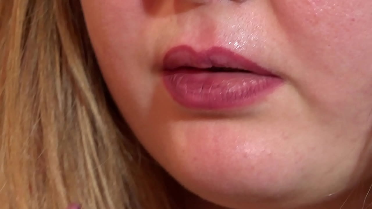 Mature bbw paints her lips with lipstick, then changes clothes. Amateur from a fat ass.