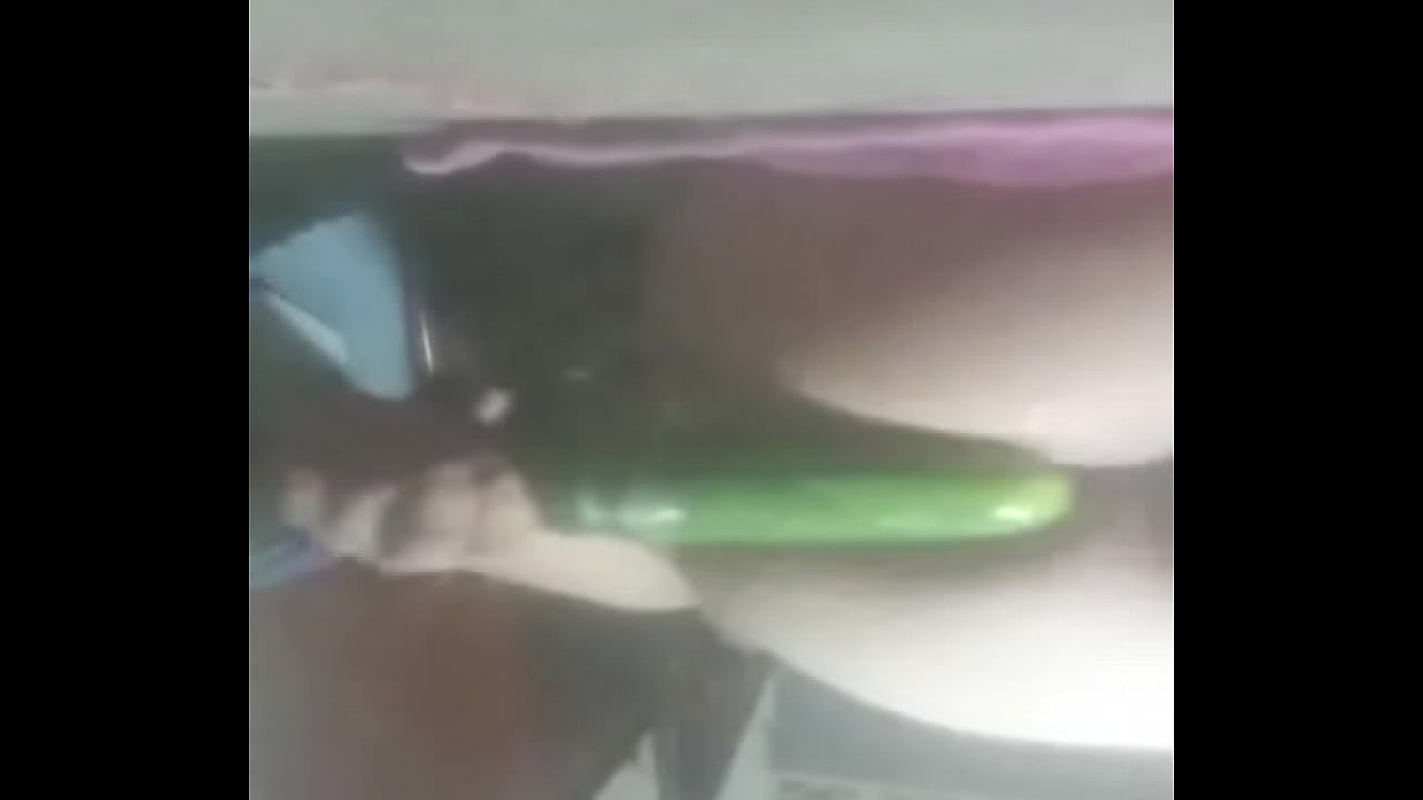 b. anal con un pepino asta el fondo