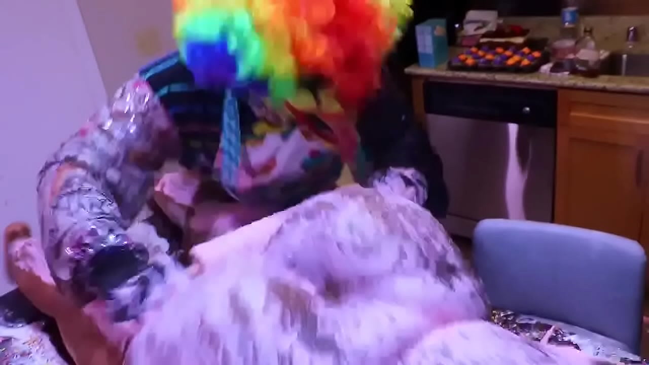 Gibby the clown destroys Victoria Cakes ass