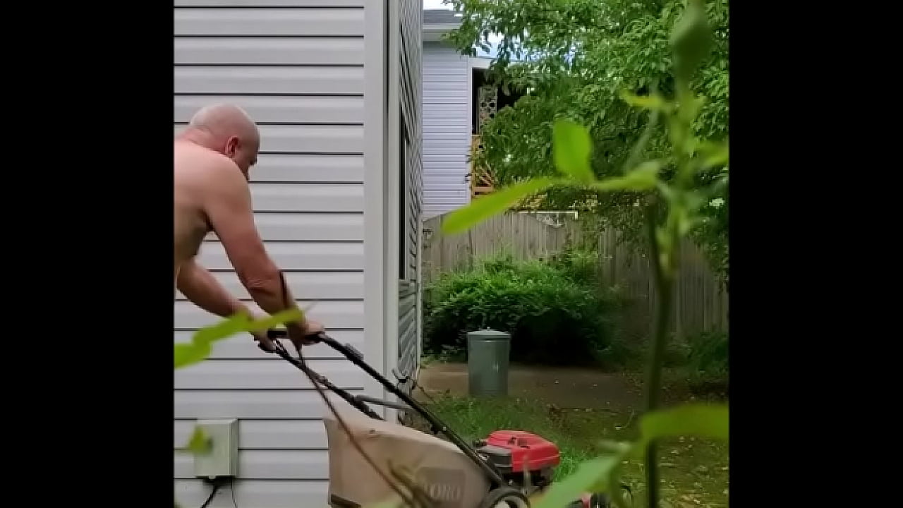 Nude yardwork stop to pee