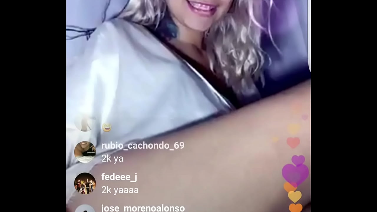 Rubia dándole caña