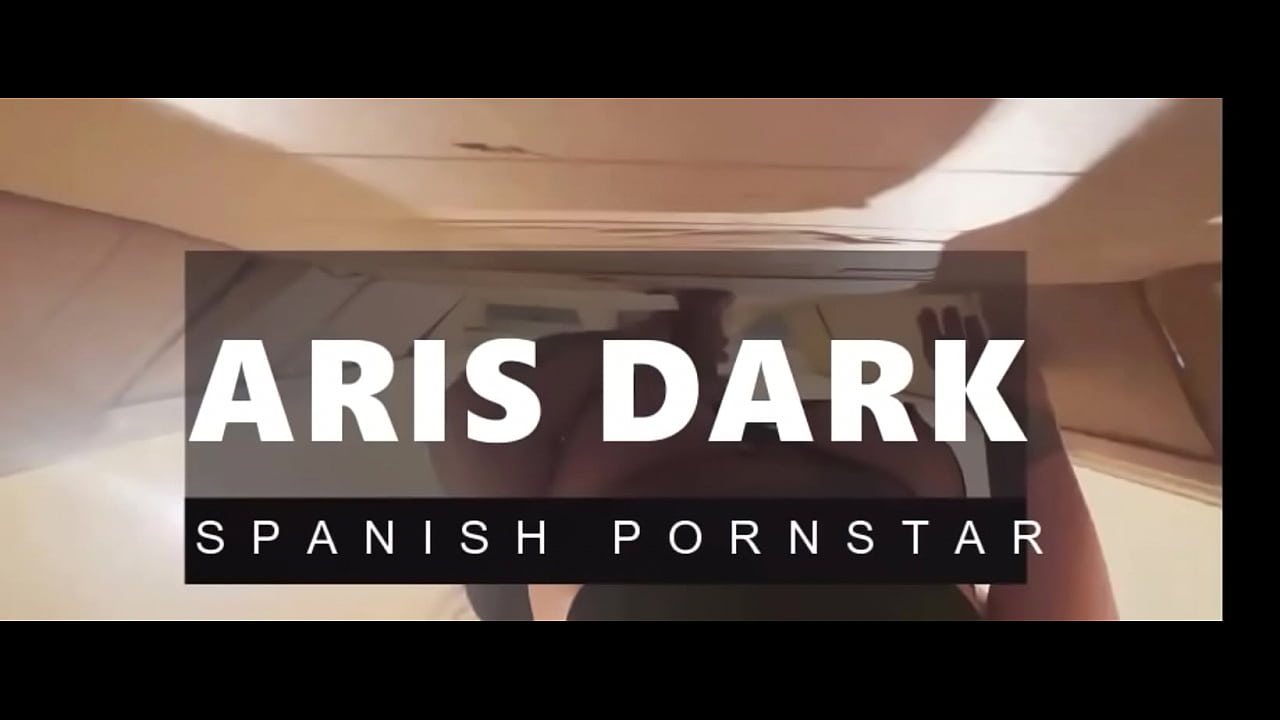 ARIS Dark follando con un chico en videoclip