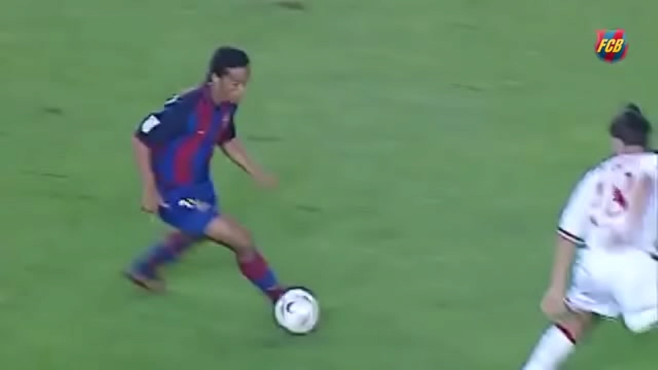 Ronaldinho s stunning goal against Sevilla (2003) - 360P