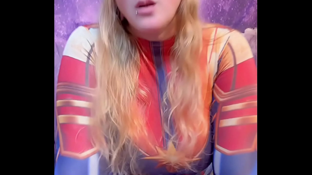 Captain Marvel sucks and fucks her super-pussy