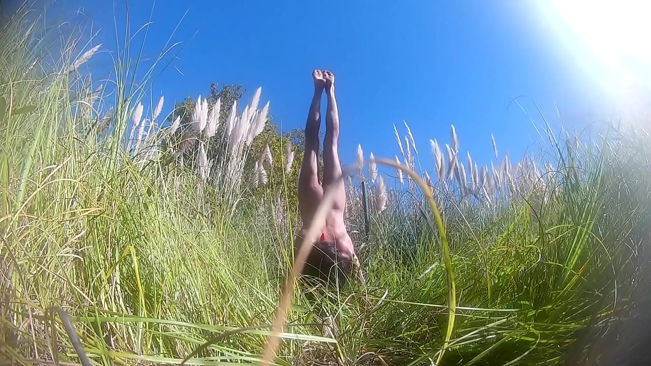 harlot outdoor naked handstands