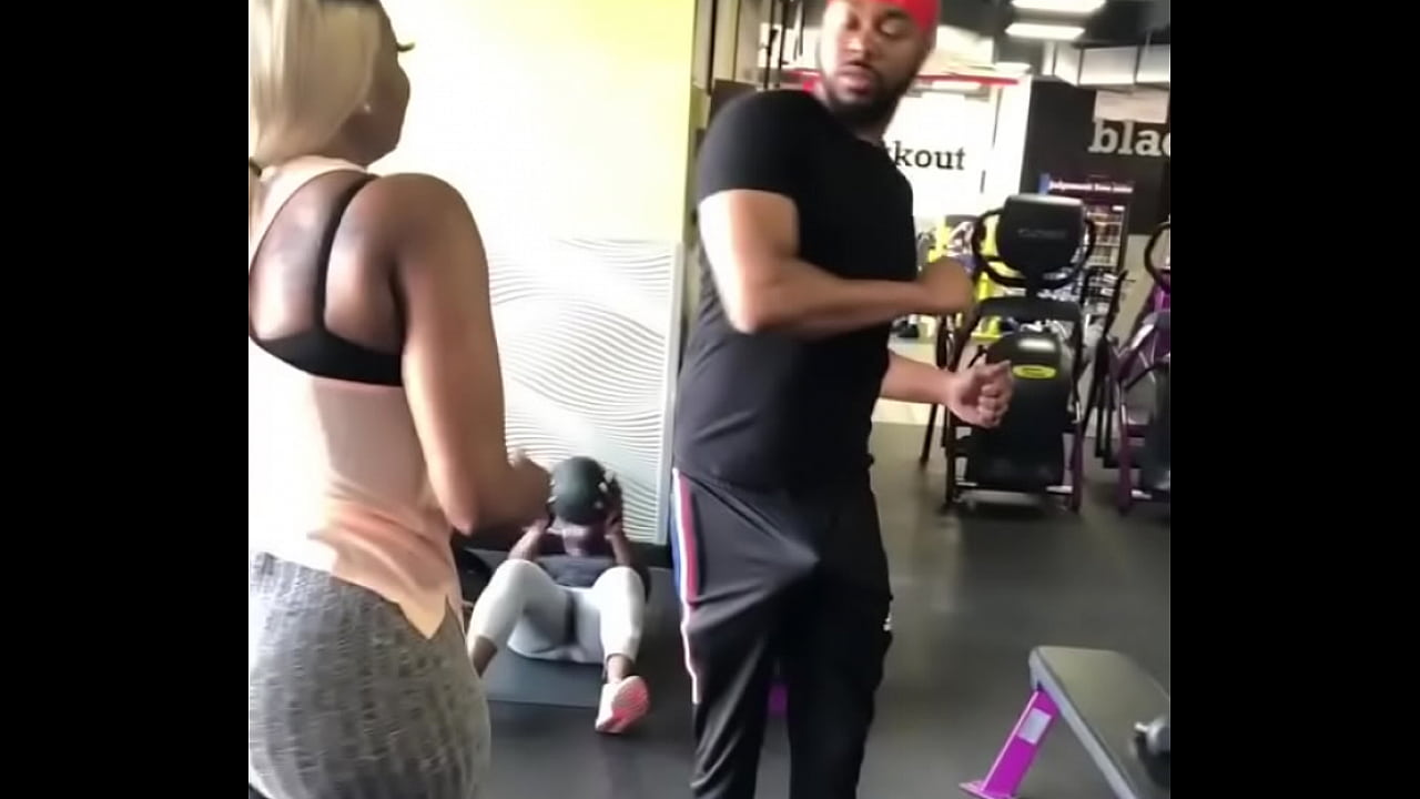 Ebony babe doing work out