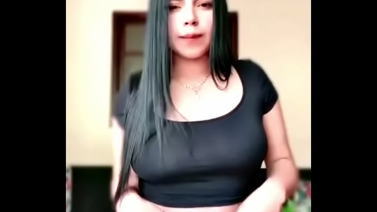 latina bailando