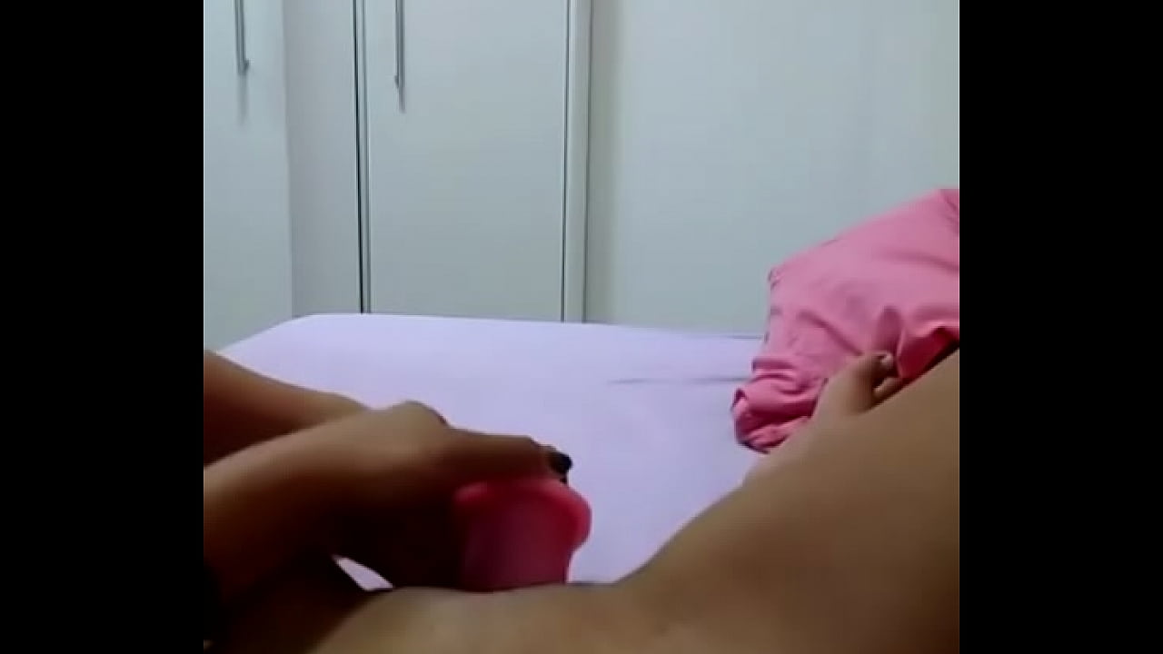 Novinha com consolo rosa