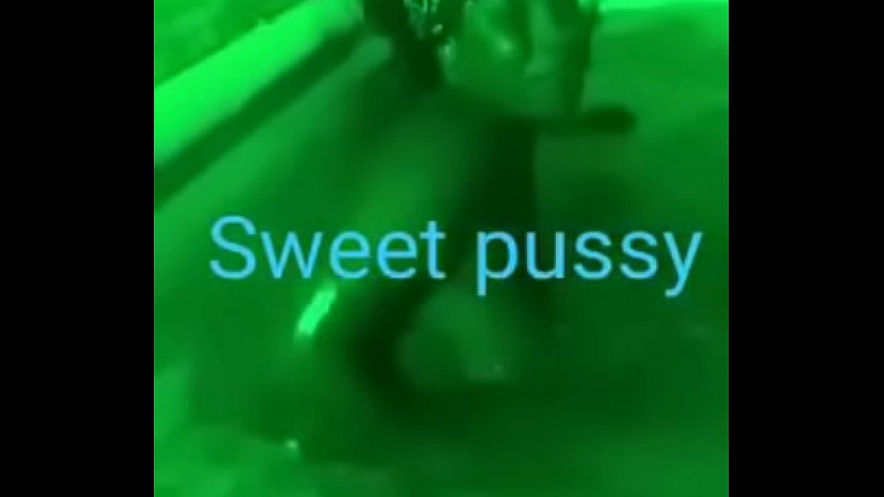 Sweet Pussy avek yon zanmi ap koupe ak yon nèg