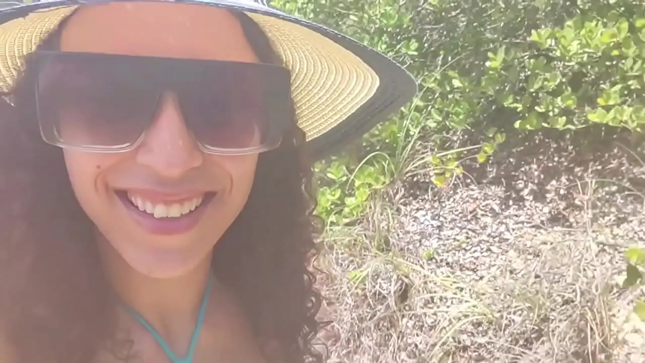 Fui na praia de nudismo chupara a rola grande do negão safado