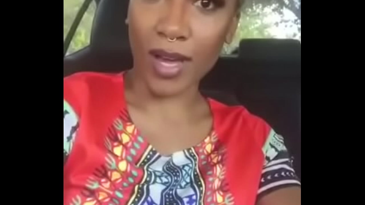 Ebony Masturbating in car