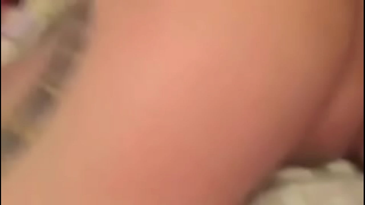 busty girl masturbates her juicy pussy on cam