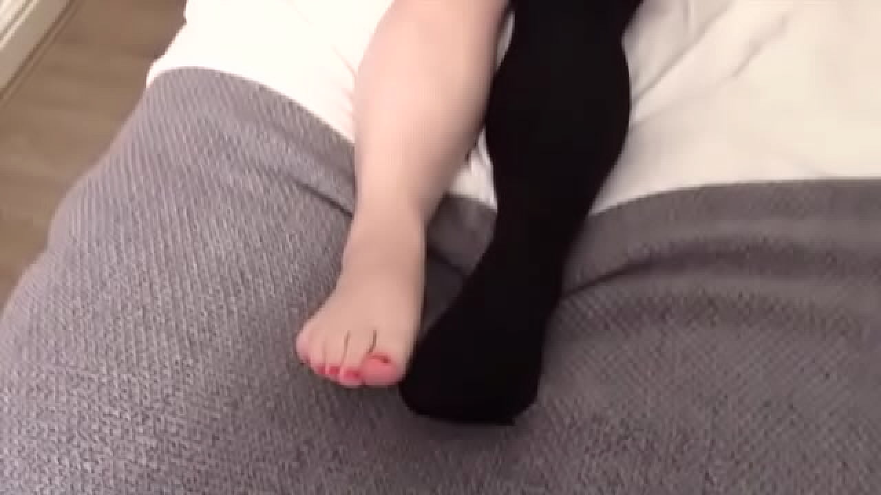 Chubby Girl Wears Stockings Then Removes To Reveal Feet