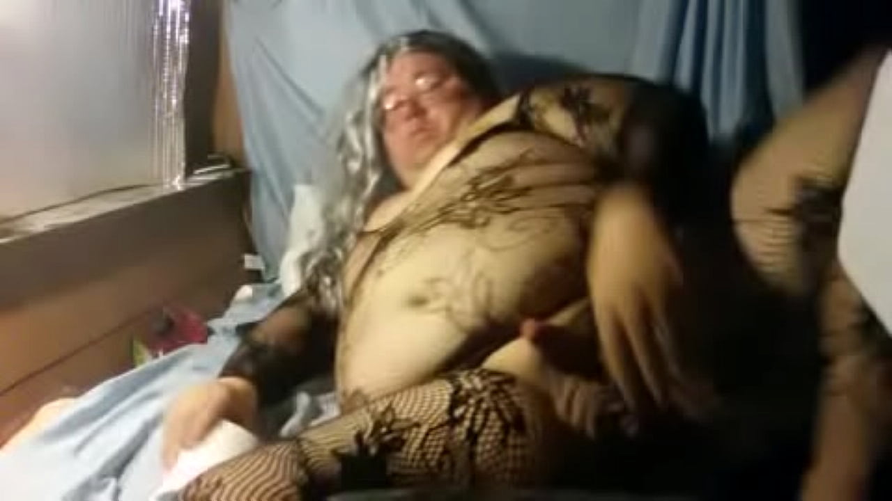 Fat sissy dildofucked