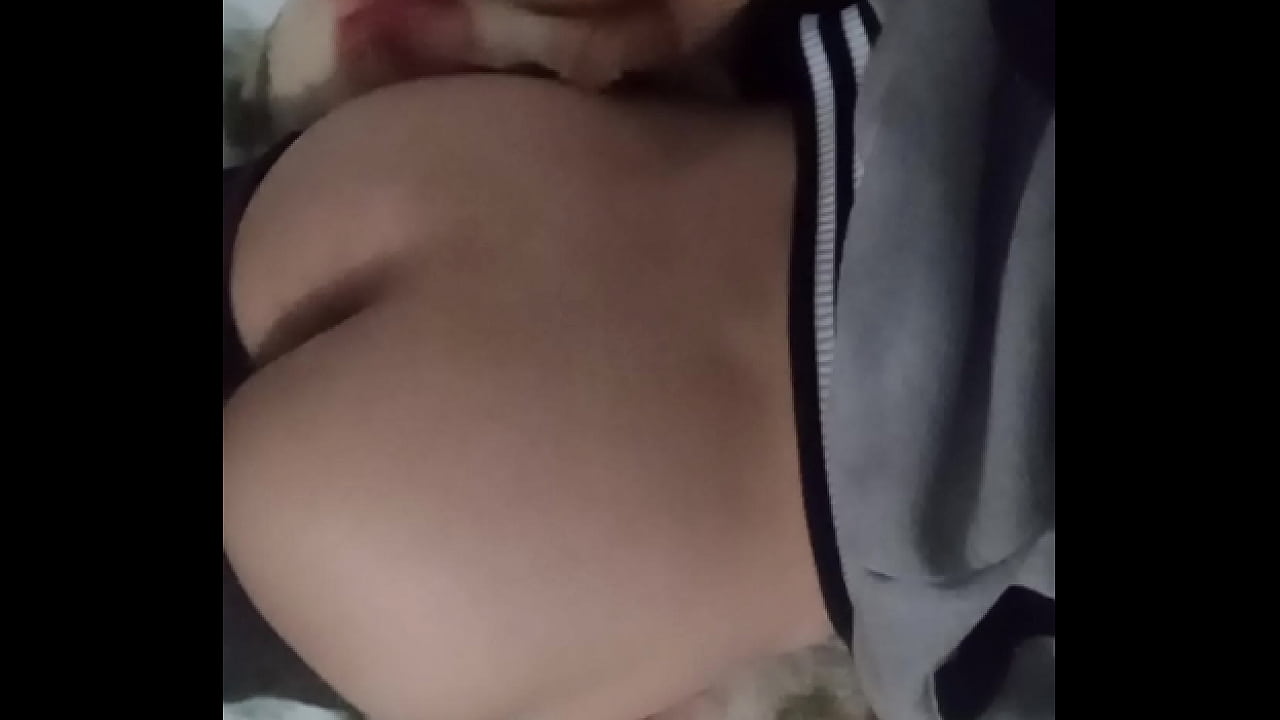 Novinho delicioso exibindo o cuzinho