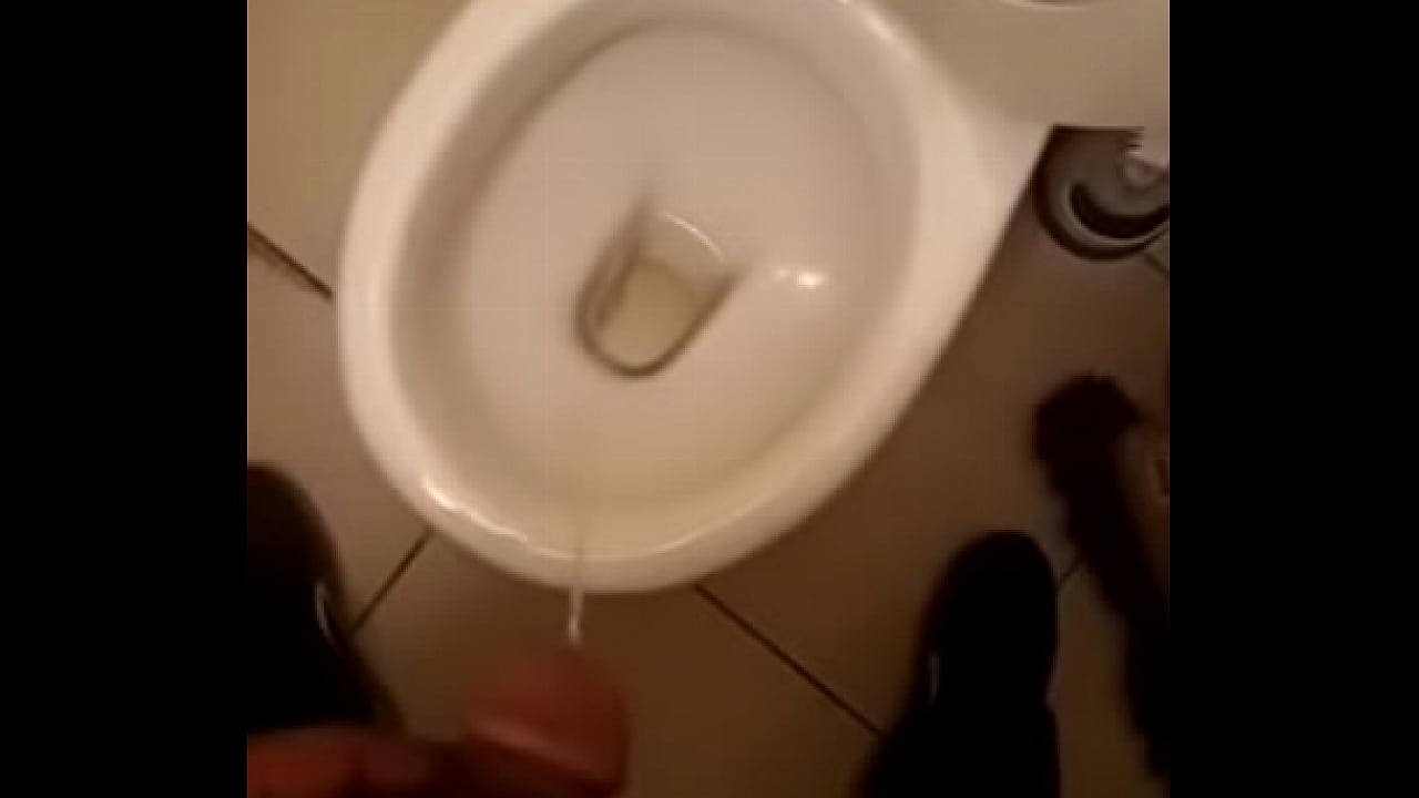 Ebony dick piss in toilet