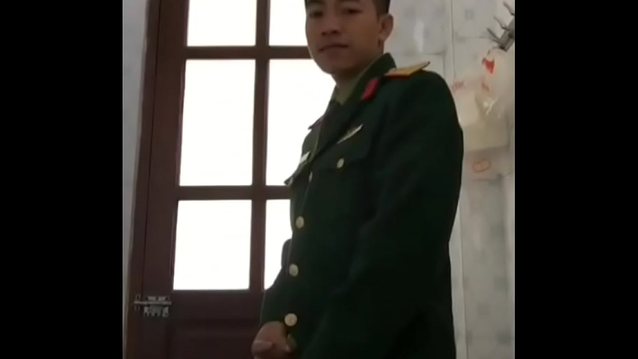 Sĩ quan quân đội Việt Nam sục cặc chat sex