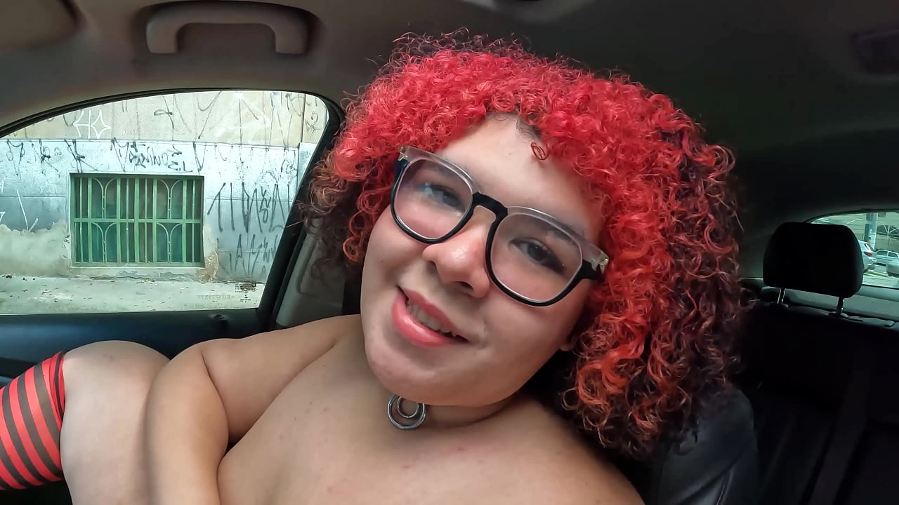 A transexual BBW fazendo loucuras no carro na rua - Sofie Lollipop