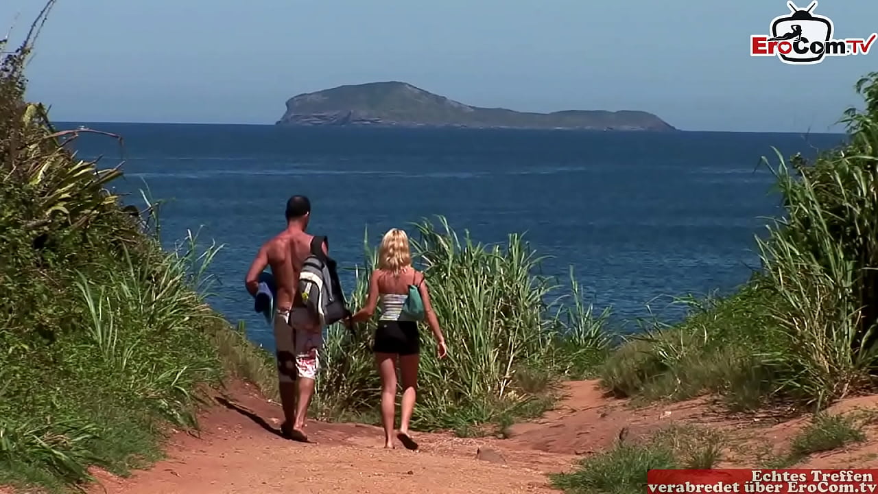 Sandwich fmm threesome at the beach with a blonde girl