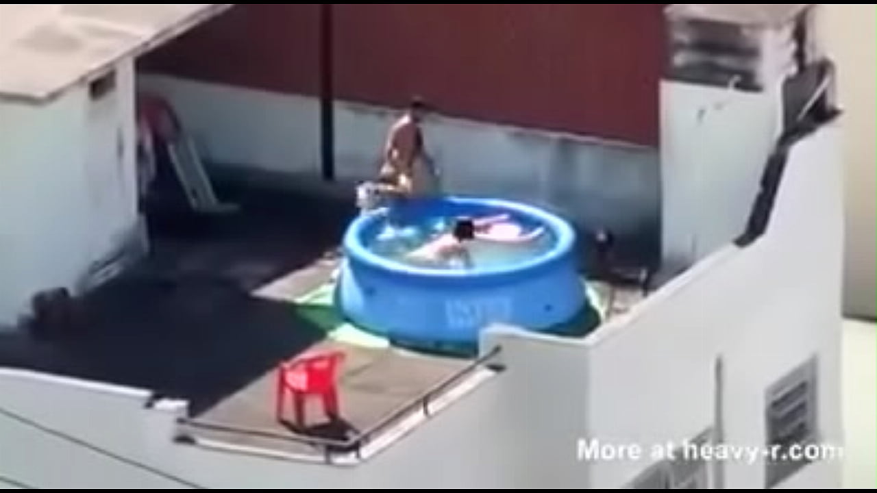 Chimando a la Gorda en la Piscina.MP4