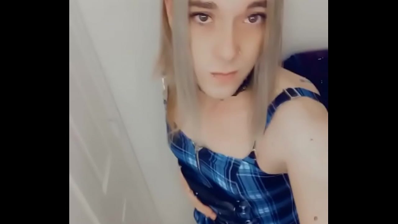 Beautiful Tranny Loves Sucking and Fingering on Her Knees