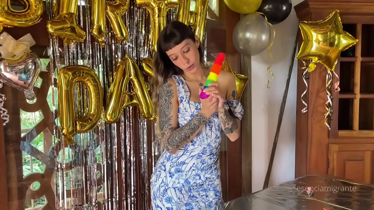 THE BEST BIRTHDAY SURPRISE ??? a real cock giving me until my ass is filled with milk