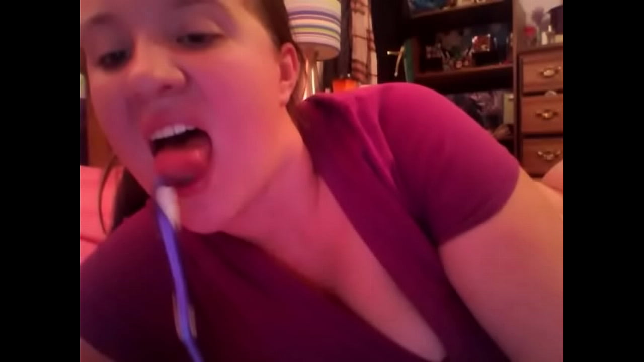 amateur girl puts toothbrush in ass