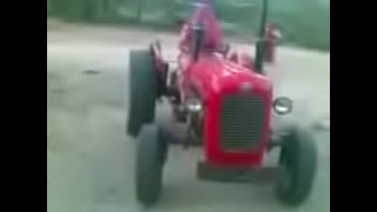 rajasthani women driving tractor