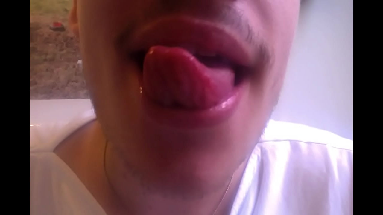 19 yo boy like to give oral