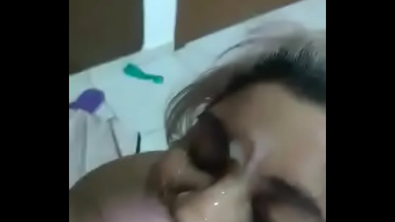 Chupadita de huevos y facial cum