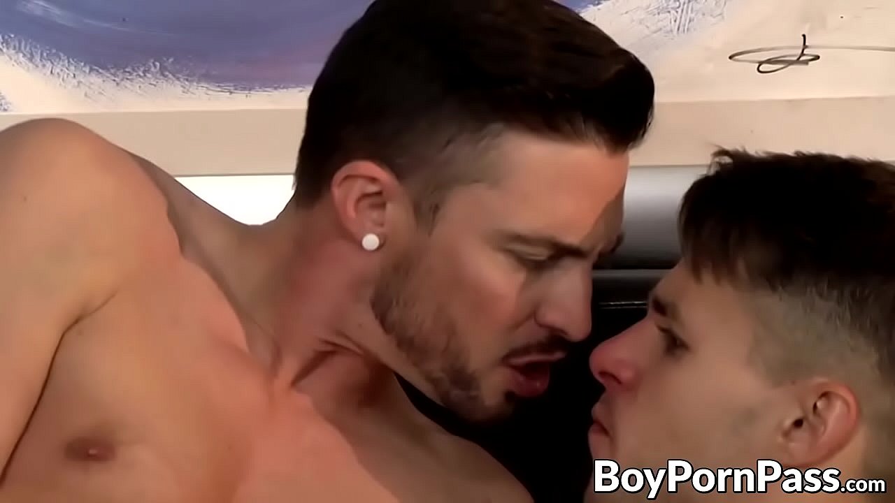 Horny young men fuck after hot rimming