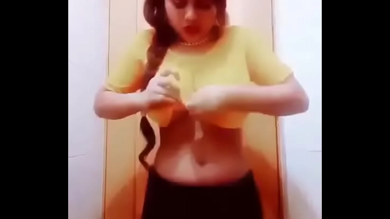 showing her boobs in MMS