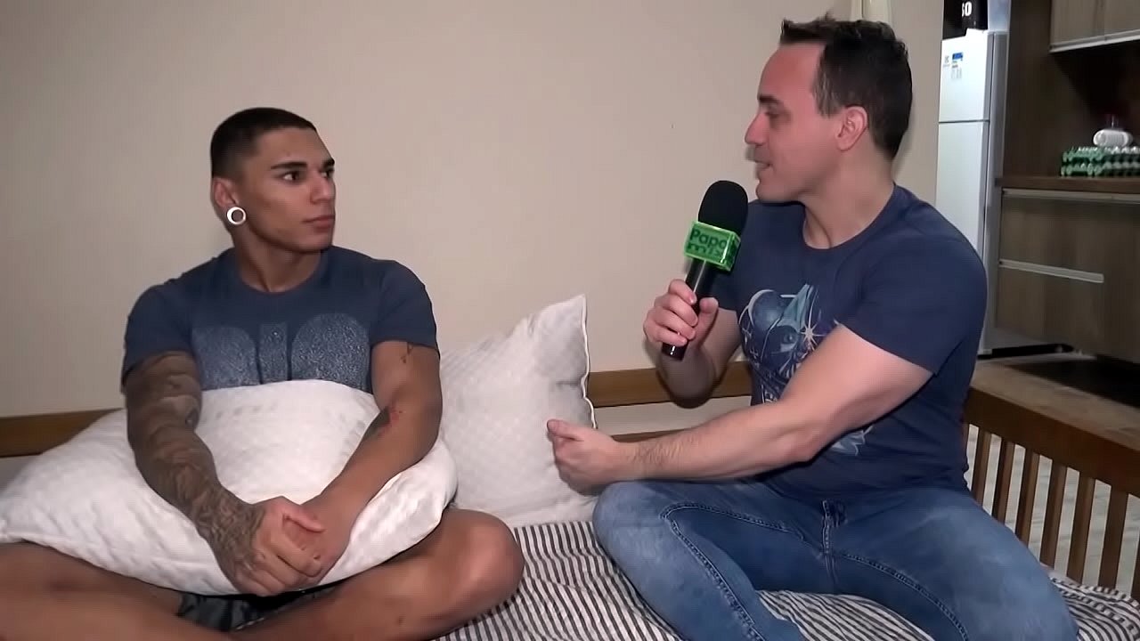 PapoMix confere os fetiches do Pornstar Exxtevão