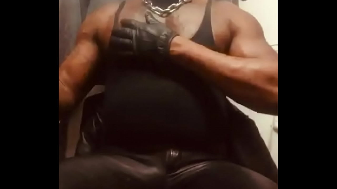 Ebony Bodybuilder Smoke-Flex Leather Fetish Nipple Pig Teaser Clips