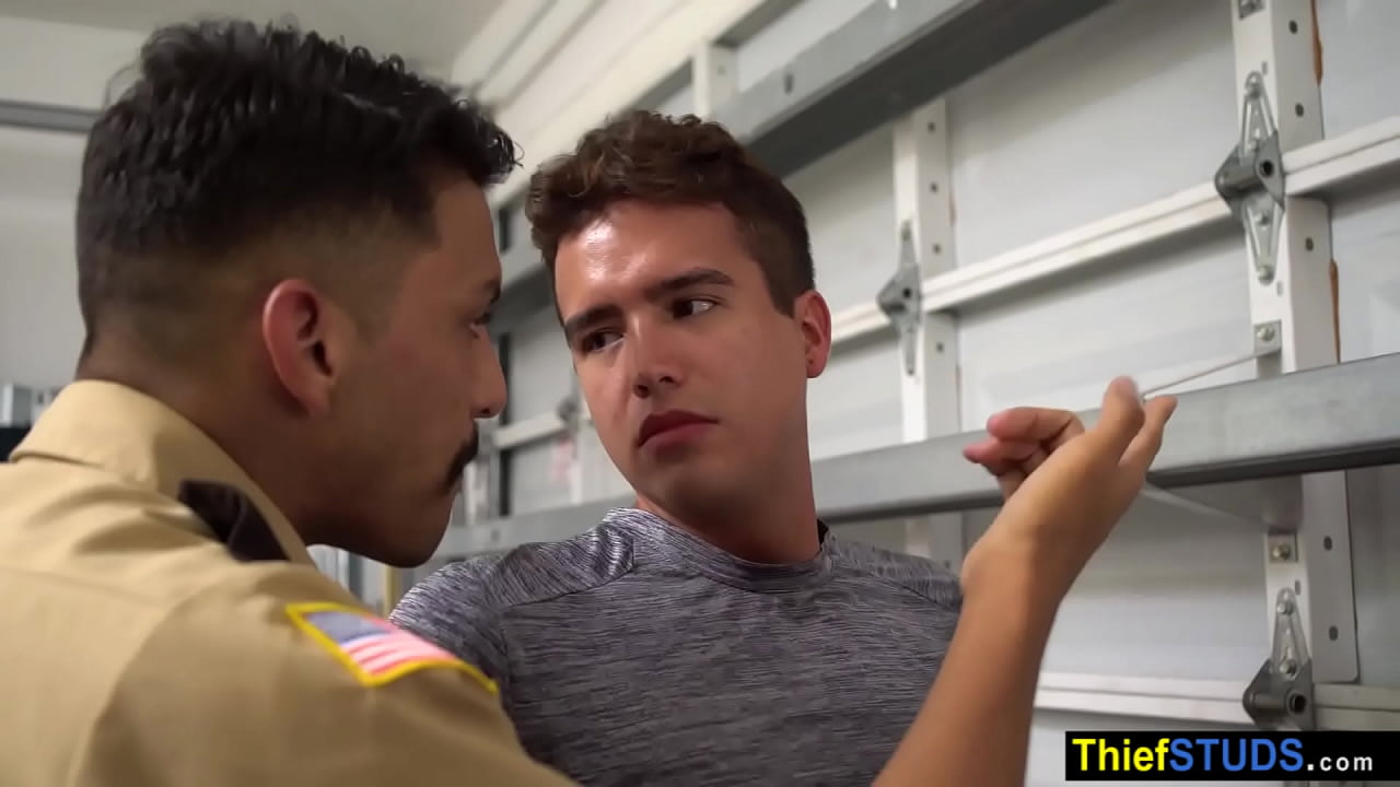 Big cocked hispan officer fucking a cute twink suspect