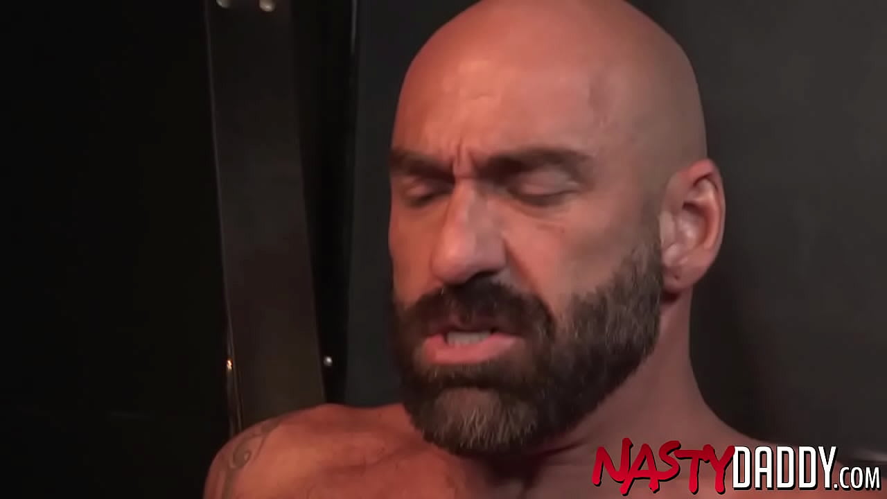 Muscular Hunk Sucks Daddies Huge Dick