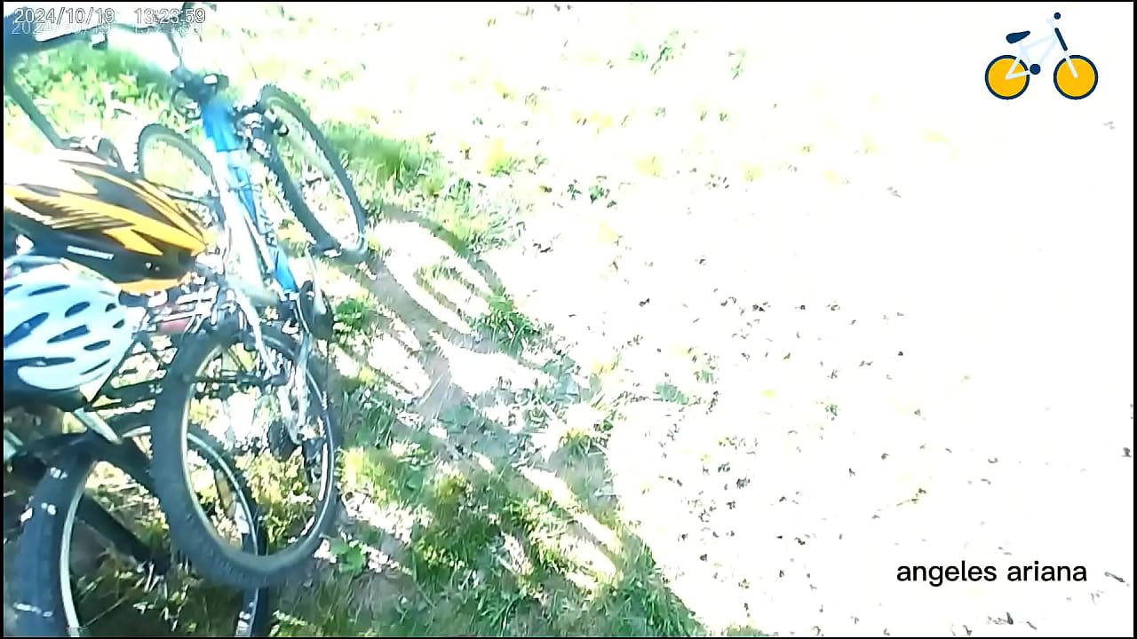 Trailer.Ciclistas tienen sexo cerca de la autopista,al aire libre.Cicloturismo rural y sexo