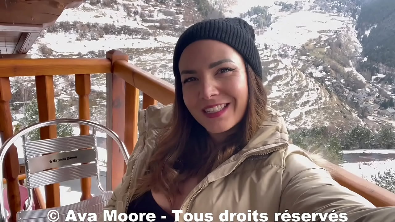 Salope française se fait baiser dans la neige au milieu d'un in de randonnée et avale tout le foutre