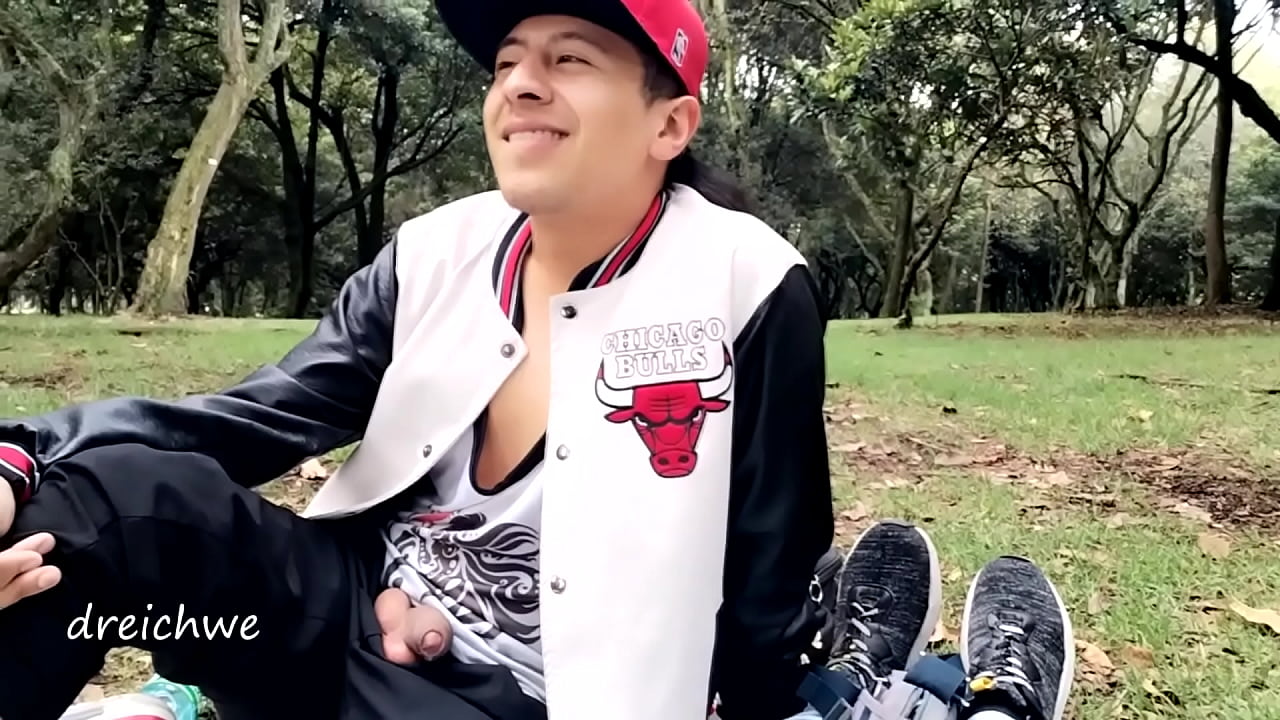 cambio de ropa en el parque con morbo